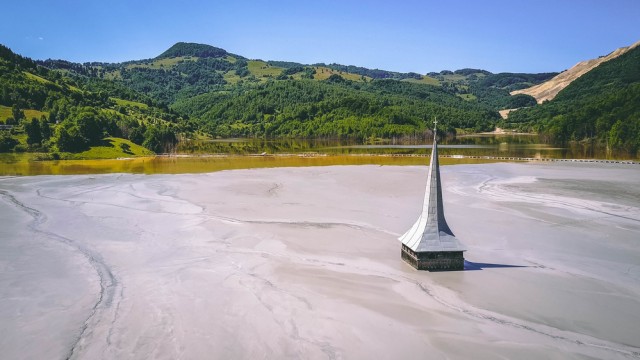 Bagai Kutukan, Desa di Rumania Ini Hilang Tenggelam di Limbah Beracun (933954)
