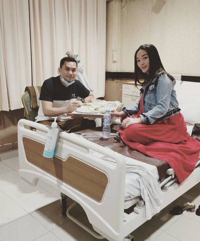 Sirajuddin Mahmud dan Zaskia Gotik. Foto: Instagram @sirajuddinmahmudsabang