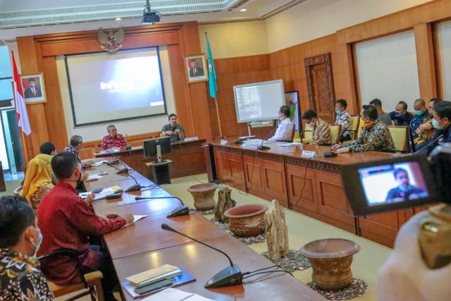 Gubernur Kalbar menerima kunjungan kerja Anggota Komisi VII DPR RI di Kantor Gubernur Kalbar. Foto: Teri/Hi!Pontianak