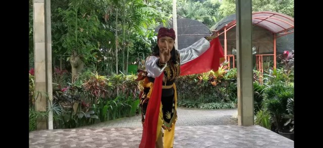 Guru SMKN 1 Turen Juara Ekspresi Tari Virtual 2020 (136105)