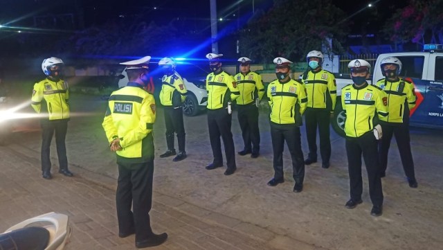 Personel Satlantas Polres Mamasa gelar patroli di malam takbiran Idul Adha. Foto: Frendy/sulbarkini