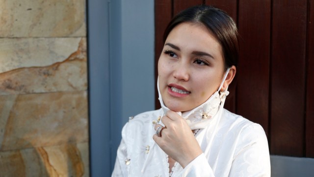 Alasan Ayu Ting Ting Selalu Siapkan Baju Khusus untuk Keluarga saat Lebaran (216684)