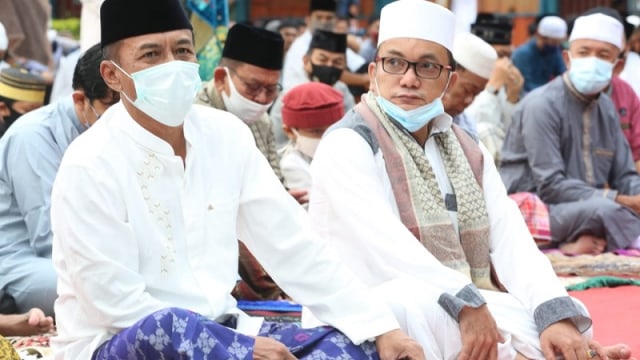 Pemerintah Kota Palu melaksanakan salat Idul Adha 1441 Hijriah di Lapangan Vatulemo, Kota Palu, Sulawesi Tengah yang dihadiri Wali Kota Palu Hidayat, Jumat (31/7). Foto: Imron/PaluPoso