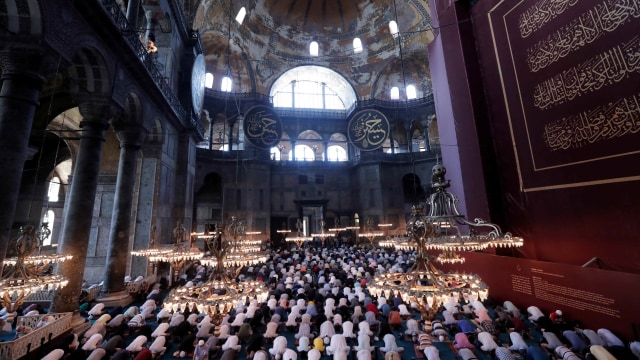 Hagia Sophia Jadi Klaster Baru Penularan Corona, 500 Orang Dinyatakan Positif (15401)