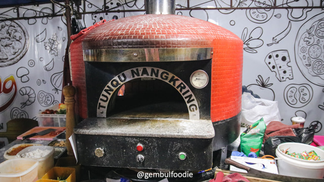 Mencicipi Pizza Kaki Lima 'Tunqu Nangkring' yang Berada di Sekitar Tugu Jogja (365889)