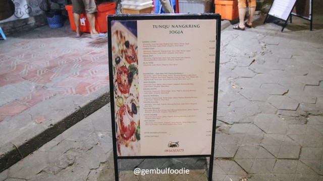 Mencicipi Pizza Kaki Lima 'Tunqu Nangkring' yang Berada di Sekitar Tugu Jogja (365891)