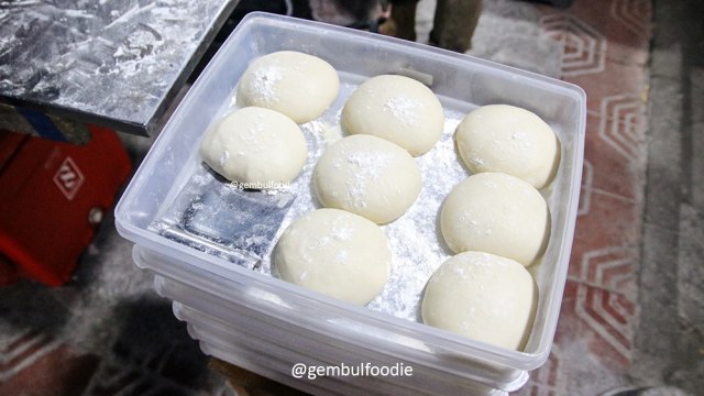 Mencicipi Pizza Kaki Lima 'Tunqu Nangkring' yang Berada di Sekitar Tugu Jogja (365892)