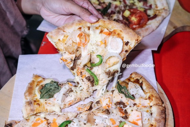 Mencicipi Pizza Kaki Lima 'Tunqu Nangkring' yang Berada di Sekitar Tugu Jogja (365899)