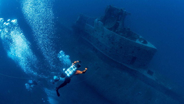 Ilustrasi kapal tenggelam. Foto: Kostas Katsioulis/Handout via REUTERS 
