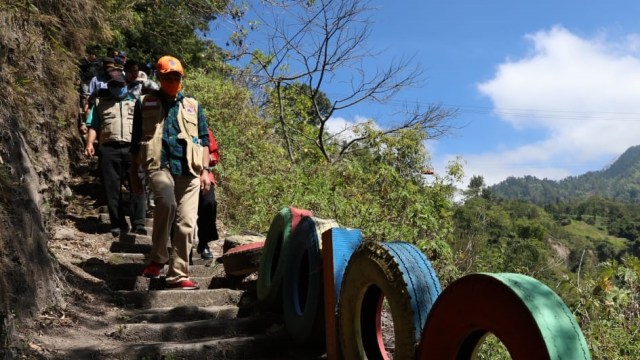 Gubernur Jawa Tengah Ganjar Pranowo saat Idul Adha mengunjungi desa terpencil di Dusun Girpasang Desa Tegalmulyo Kabupaten Klaten. Foto: Pemprov Jawa Tengah