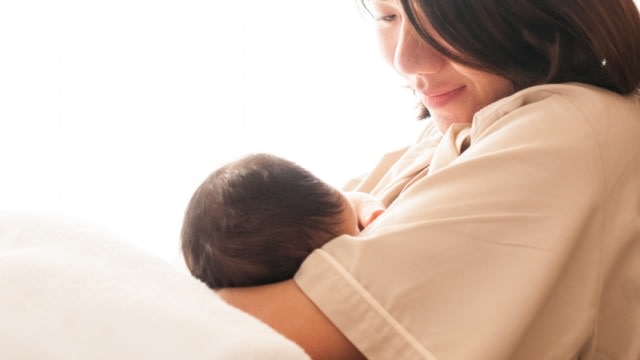 Tips Aman Menyusui di Tempat Umum saat New Normal (630593)