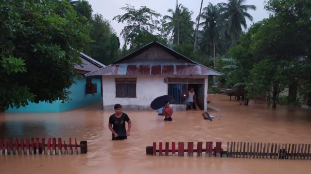 Banjir Bandang di Bolaang Mongondow Selatan, Sulut: 29 Rumah Hanyut dan 64 Rusak (23659)