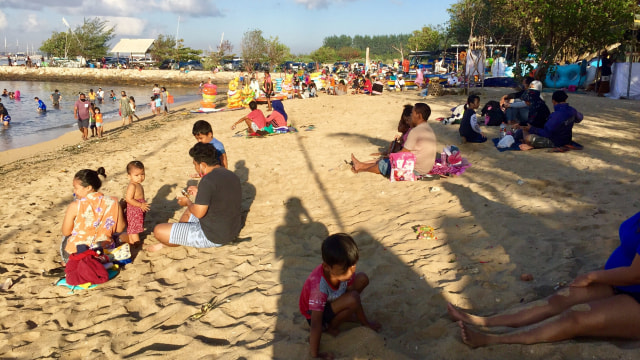 Suasana di Pantai Sanur, Bali, Minggu (2/8).  Foto: Denita BR Matondang/kumparan