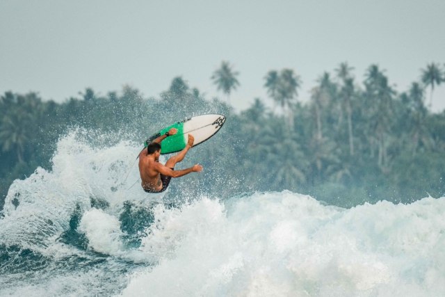 Plengkung, Surga Tersembunyi Banyuwangi yang Jadi Lokasi Liga Surfing Dunia (373287)
