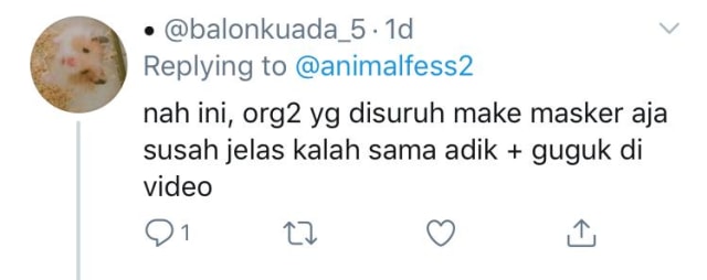 Bikin Gemas, Bocah Ini Pakaikan Masker ke Anjing Peliharaannya (614685)