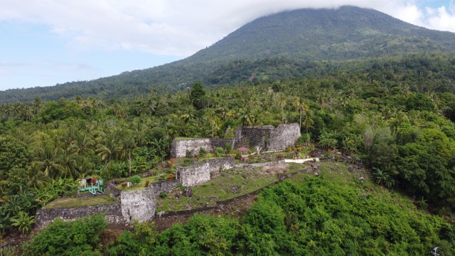 Foto udara Benteng Tahula di Kelurahan Soasio, Tidore Kepulauan. Foto: Faris Bobero/cermat