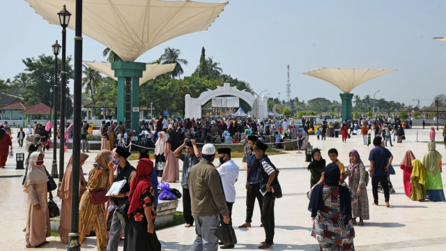 Foto: Wisatawan Padati Tempat Wisata saat Libur Idul Adha di Tengah Pandemi (1208936)
