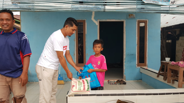 30 KK Korban Banjir di Parigi Moutong Dapat Bantuan dari Pembaca kumparan (380218)