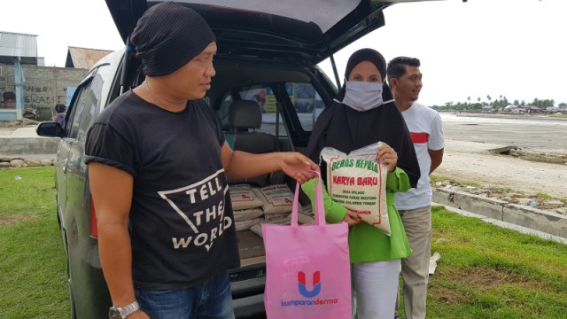 30 KK Korban Banjir di Parigi Moutong Dapat Bantuan dari Pembaca kumparan (380219)
