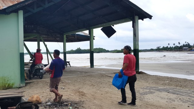 30 KK Korban Banjir di Parigi Moutong Dapat Bantuan dari Pembaca kumparan (380220)