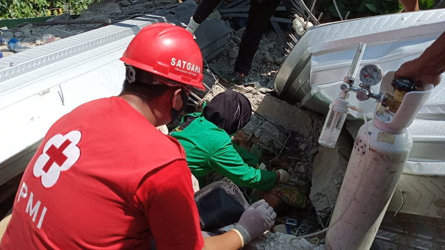 Seorang Pekerja di Tegal Tewas Tertimpa Reruntuhan Bangunan Klinik (223768)