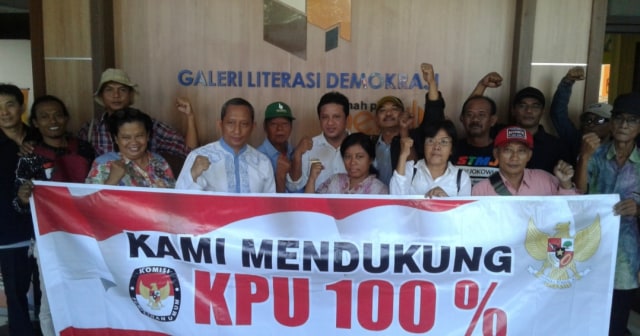 Transparansi verifikasi dukungan pasangan independent tetap dilakukan oleh Komisi Pemilihan Umum Kota Solo, Jawa Tengah