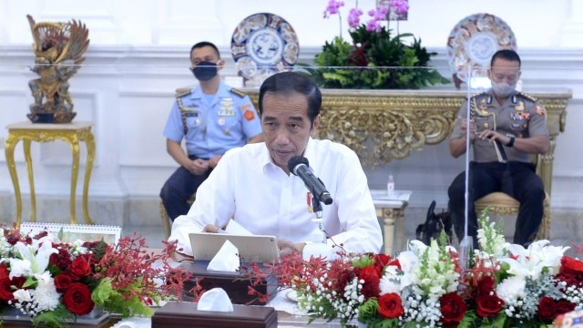 Presiden Jokowi kembali menyindir dana Rp 170 triliun milik Pemda yang mengendap di bank saat Pemerintah berupaya mencegah resesi ekonomi. Foto: Biro Pers Sekretariat Presiden/Kris