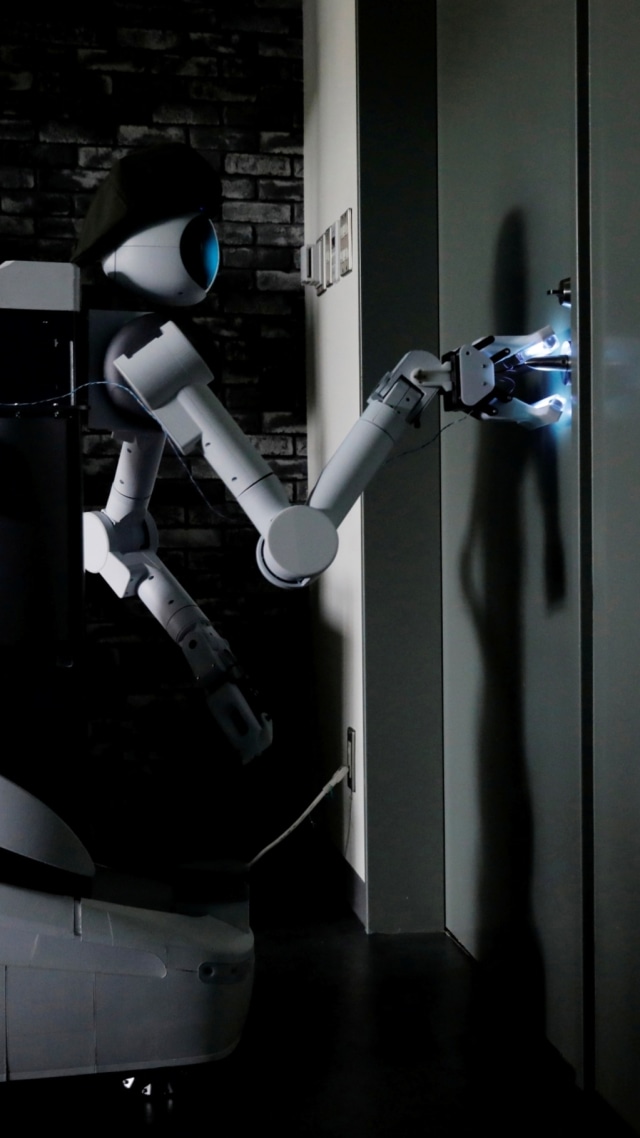 Robot Ugo saat uji coba di laboratorium perusahaan Kawasaki, Jepang. Foto: Kim Kyung-Hoon/REUTERS