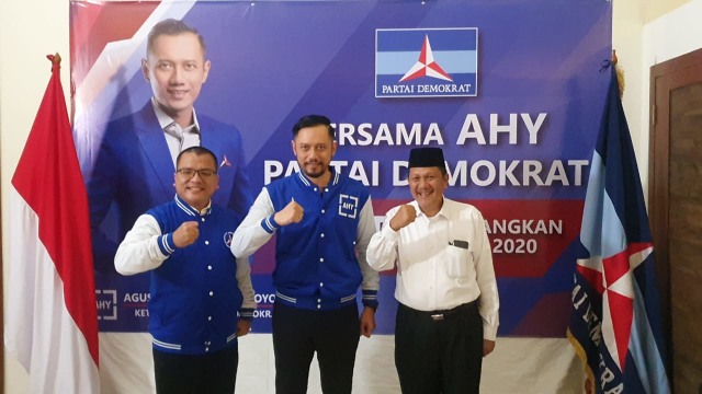 Demokrat resmi usung Denny Indrayana-Difriadi di Pilgub Kalsel. Foto: Dok. Partai Demokrat