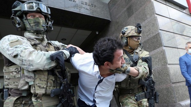 Foto: Polisi Sergap Teroris yang Akan Ledakkan Bom di Bank Kyiv, Ukraina (80637)