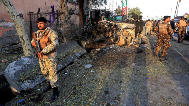 Tentara Afghanistan dan ISIS baku tembak di Jalalabad. Foto: Parwiz/Reuters