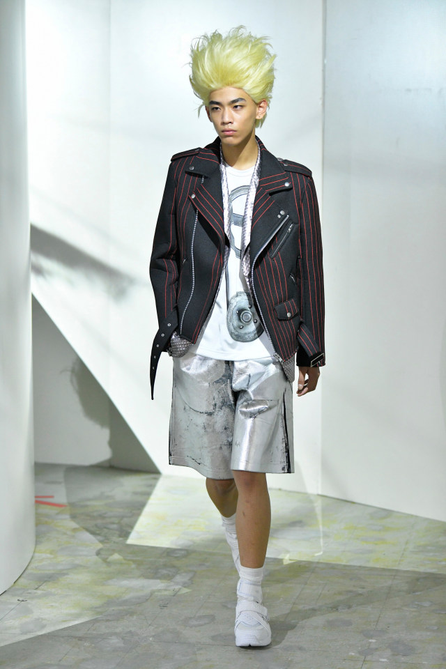 Inspirasi Filosofi Metal di Koleksi Busana Pria Comme des Garçons (226655)