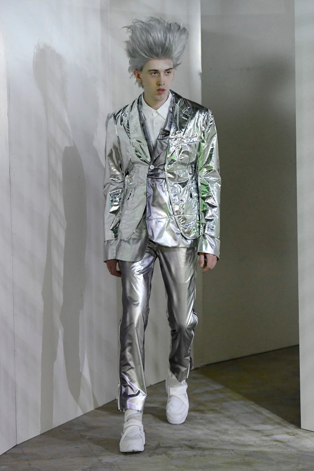 Inspirasi Filosofi Metal di Koleksi Busana Pria Comme des Garçons (226654)