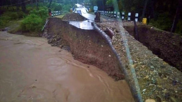 Kerusakan sejumlah infrastruktur di Bone Bolango, Gorontalo. Selasa, (4/8). Foto: Dok istimewa