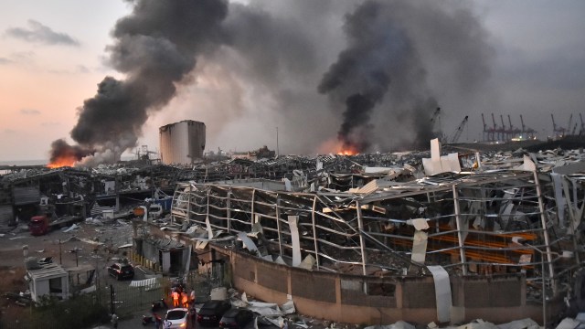 Sisa-sisa ledakan di pelabuhan Beirut, Lebanon. Foto: STR/AFP