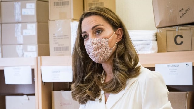 Kate Middleton saat Pakai Masker Foto: kensingtonroyal
