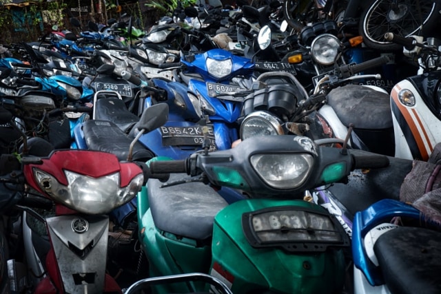 Cerita Warga Mendengar Suara Aneh dari Kuburan Motor di Bekasi (13727)