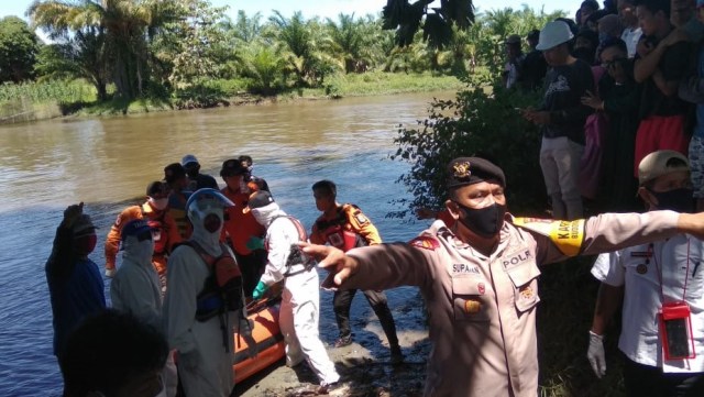 Jenazah korban tenggelam di Sungai Barakkang ditemukan sekitar dua kilometer dari lokasi dilaporkan hilang. Foto: Dok. Istimewa 