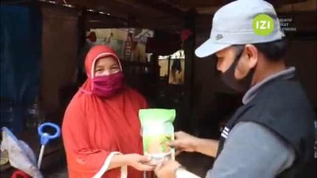 "Abon Kurban Cepat Terproses, IZI Segera Distribusi ke Kaum Dhuafa" - Muhammad Ardhani, Ketua Tim Kurban IZI ikut menyalurkan Abon Kurban Olahan kepada kaum dhuafa Sulawesi Selatan. Sumber : Youtube (Inisiatif Zakat).
