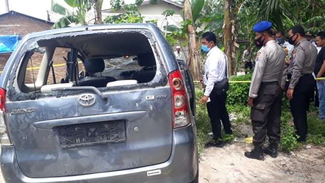 Mobil BNNK Deli Serdang yang dirusak warga saat melakukan penggerebekan. Foto: Dok. Istimewa