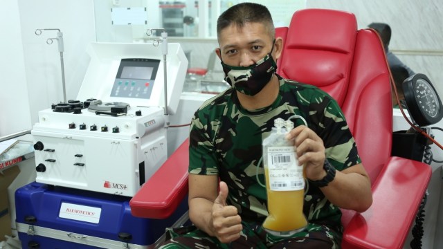Prajurit Secapa TNI AD donor plasma darah. Foto: Dispen TNI AD