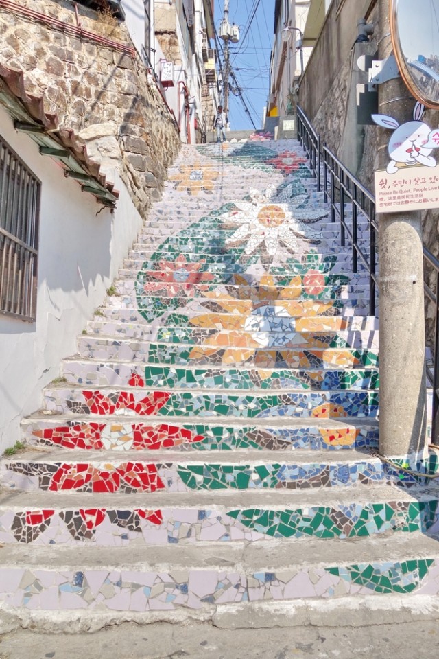 Ihwa Mural Village, destinasi wisata di Korea Selatan yang penuh mural Instagramable Foto: Shutter Stock