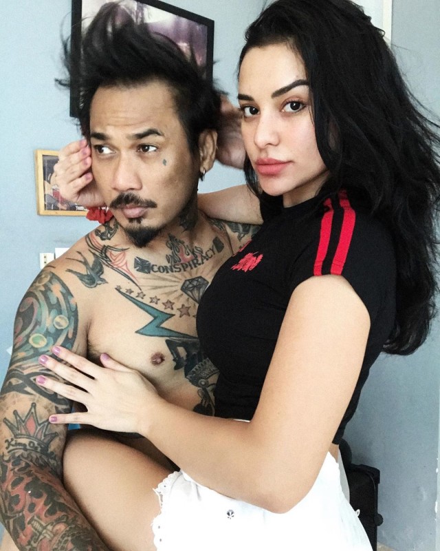 Jerinx dan istri. Foto: Instagram/@ncdpapl