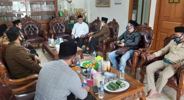 K.H Munahar Muchtar sebagai Ketua MUI DKI Jakarta saat mengunjungi Pondok Pesantren Budi Utomo LDII di Kota Solo