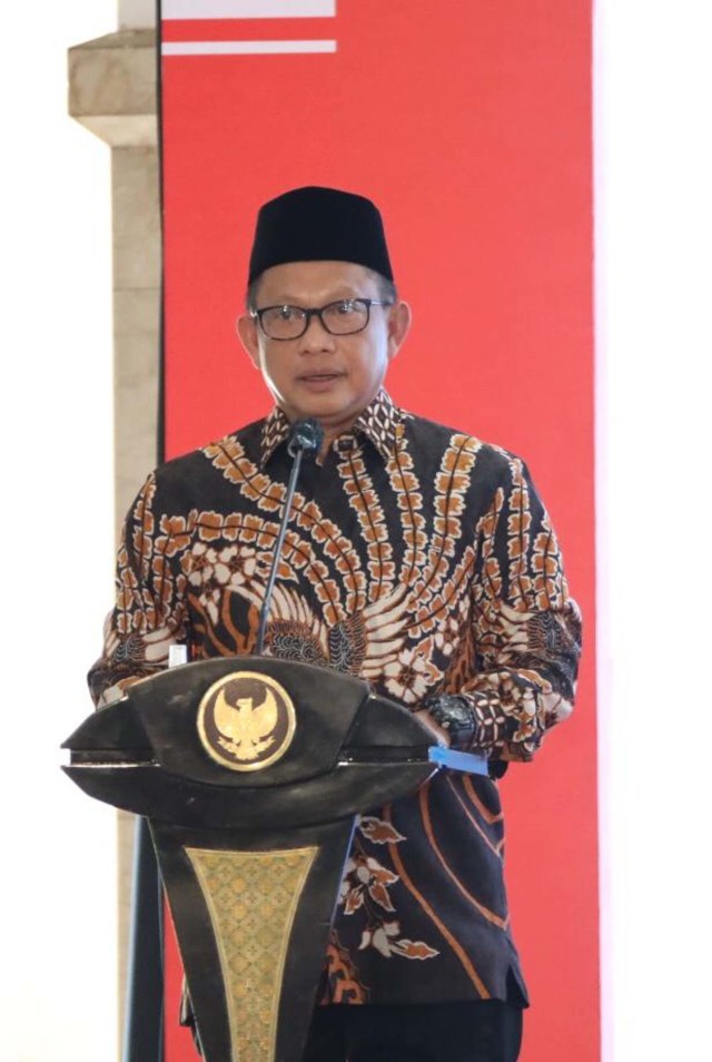 Menteri Dalam Negeri Tito Karnavian saat launching Gerakan 26 Juta Masker se-Provinsi Jawa Timur di Kabupaten Malang. Foto: Dok. Kemendagri