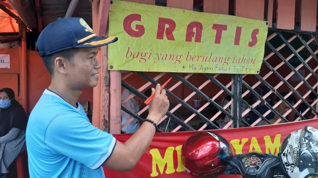 Mencicipi Mi Ayam Rp 5 Ribu yang Viral di Yogyakarta (1)