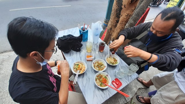 Mencicipi Mi Ayam Rp 5 Ribu yang Viral di Yogyakarta (2)