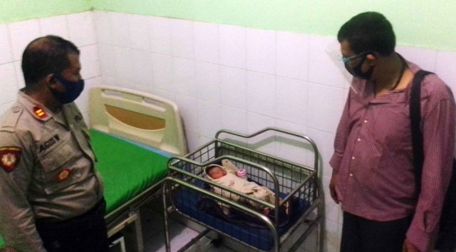 Warga Probolinggo Temukan Bayi di Sawah: Kondisi Hidup, Dikerubungi Semut