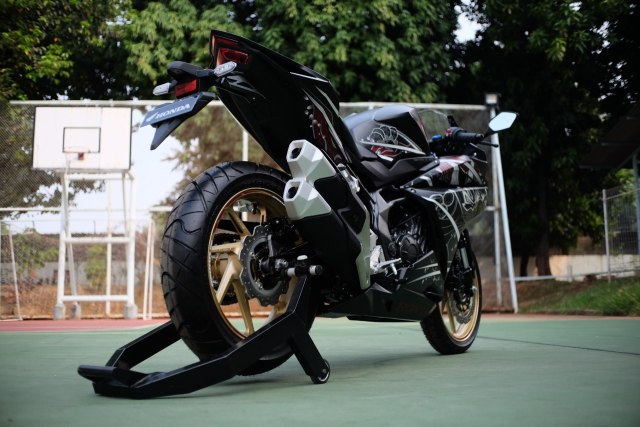 Foto: Lebih Dekat dengan New Honda CBR250RR SP (50302)