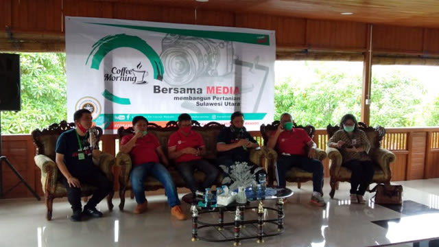 Pembicara dalam kegiatan Coffe Morning bertemakan "Bersama Media Membangun Pertanian Sulawesi Utara" yang digagas oleh Balai Karantina Pertanian Sulawesi Utara